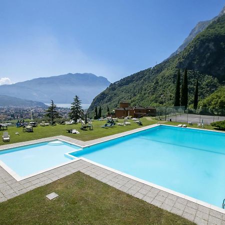 Lake View Dom-Us Apartment - Happy Rentals Riva del Garda Kültér fotó
