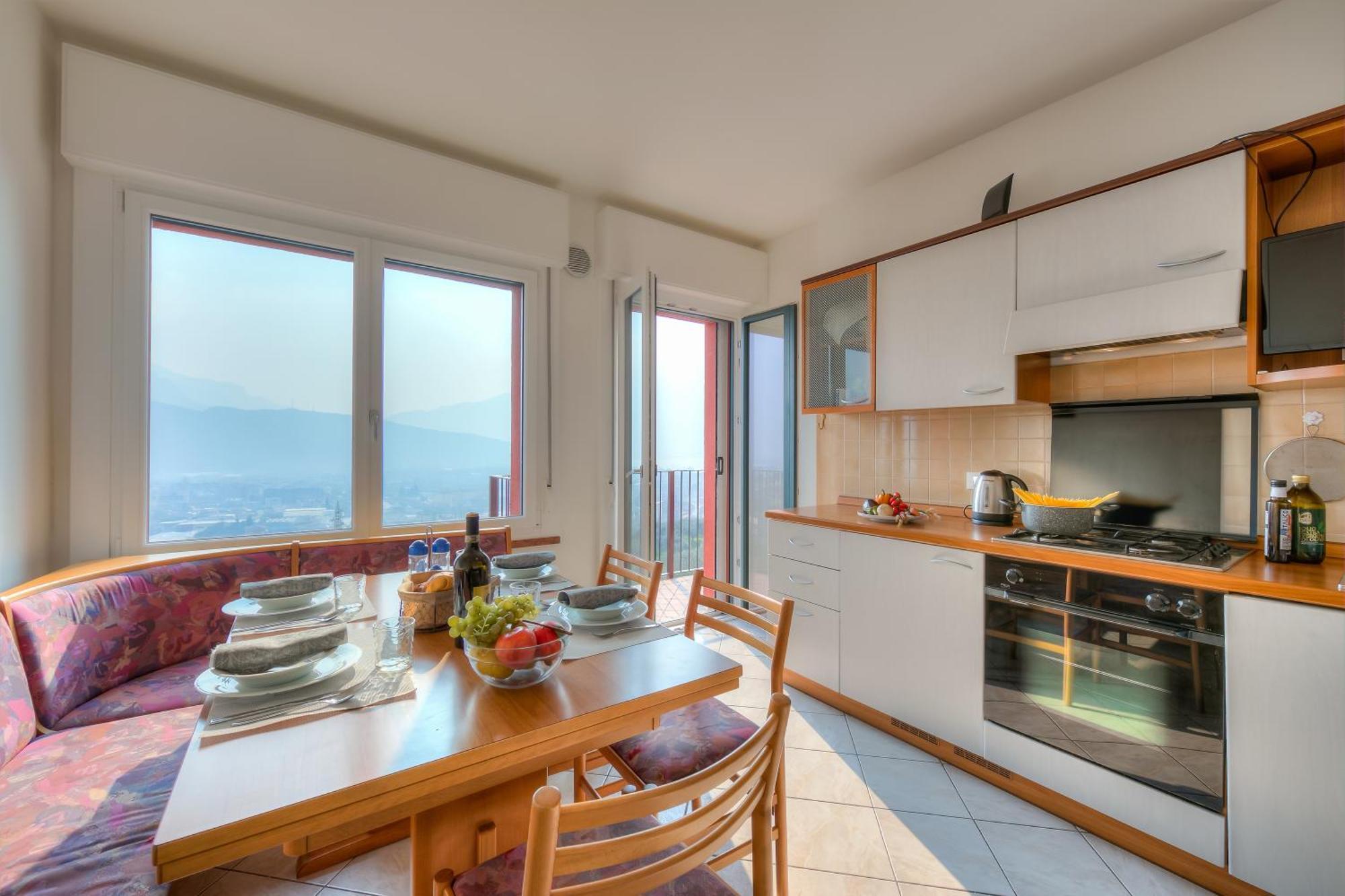 Lake View Dom-Us Apartment - Happy Rentals Riva del Garda Kültér fotó