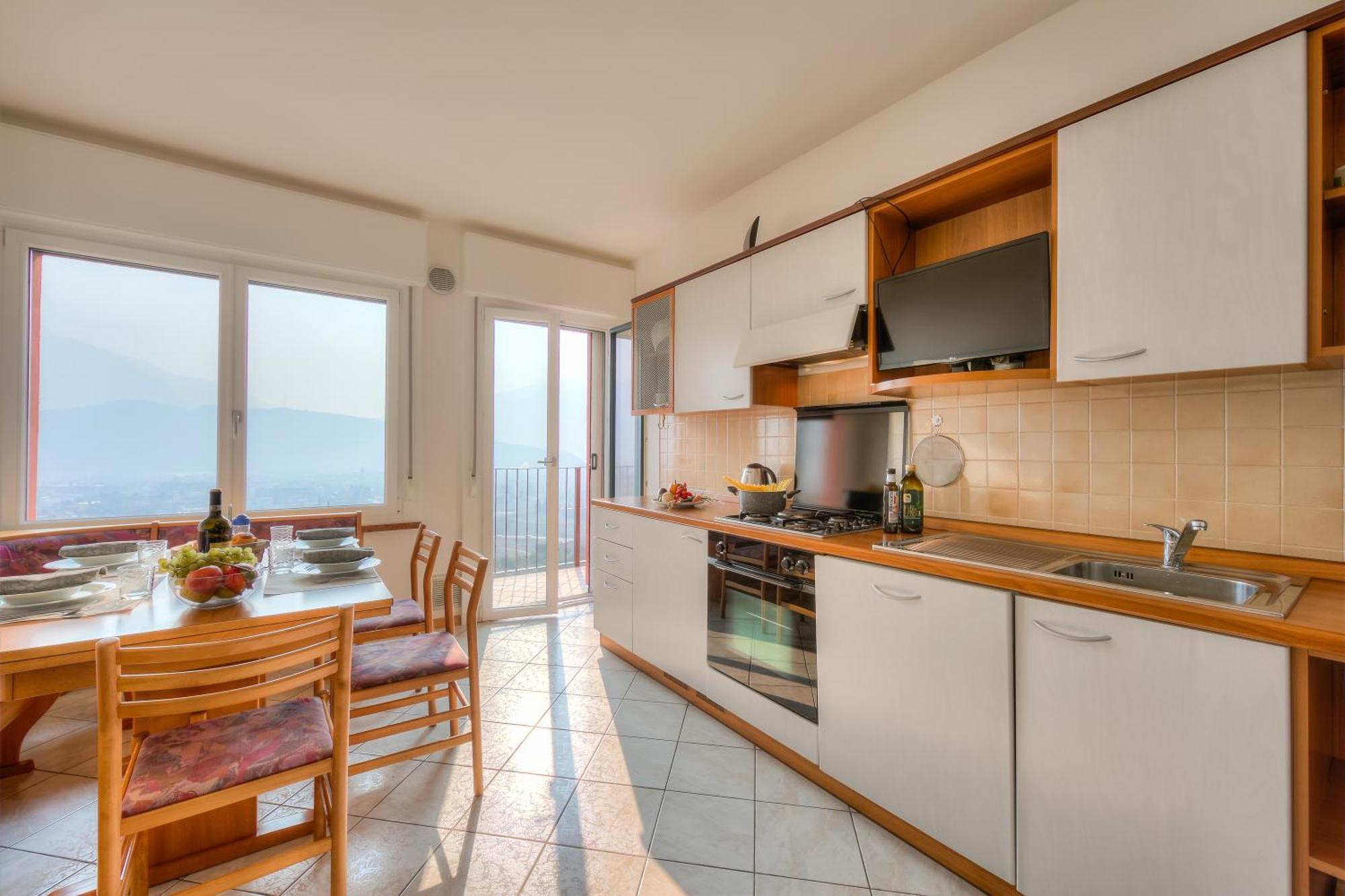 Lake View Dom-Us Apartment - Happy Rentals Riva del Garda Kültér fotó