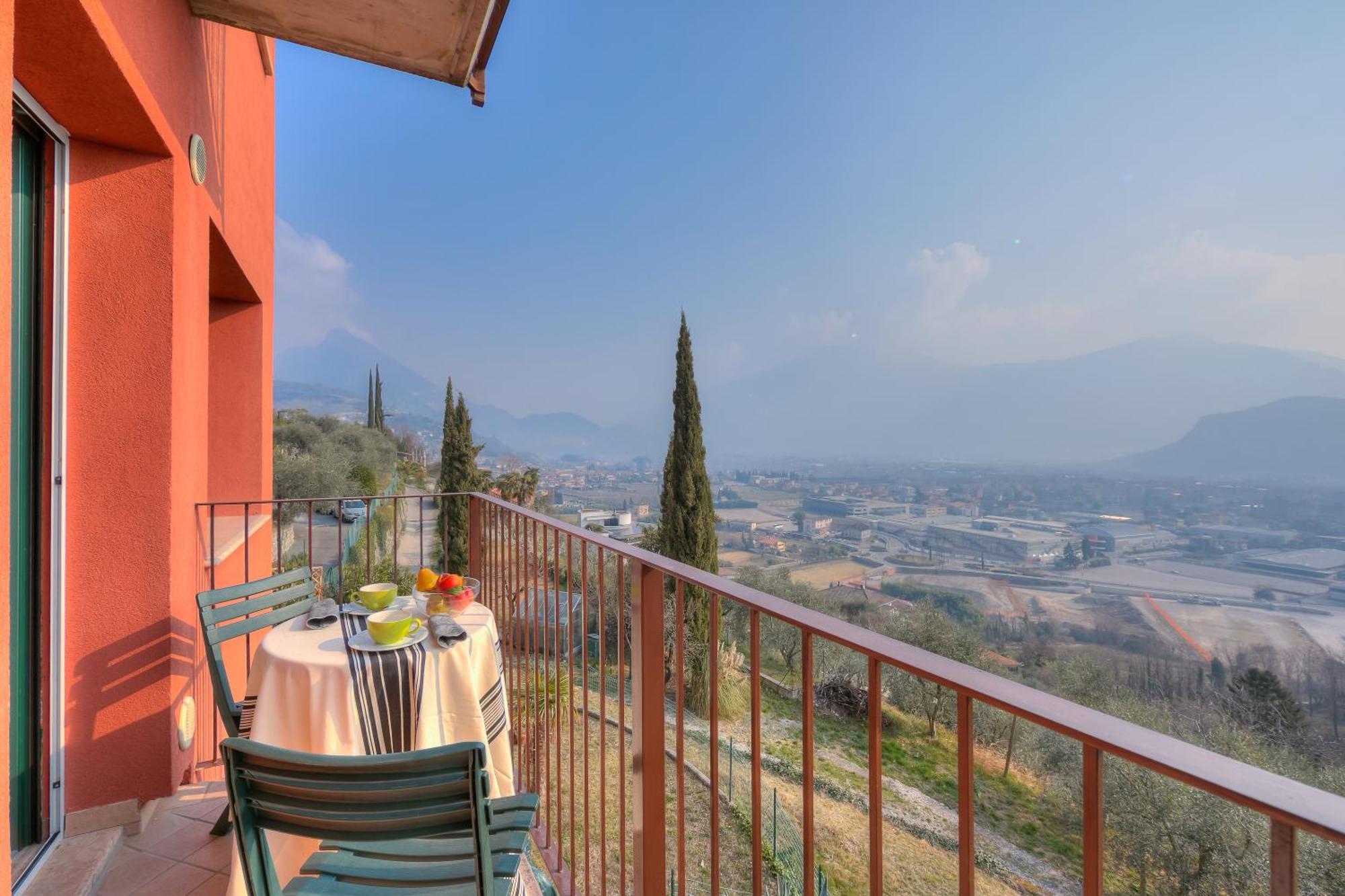 Lake View Dom-Us Apartment - Happy Rentals Riva del Garda Kültér fotó