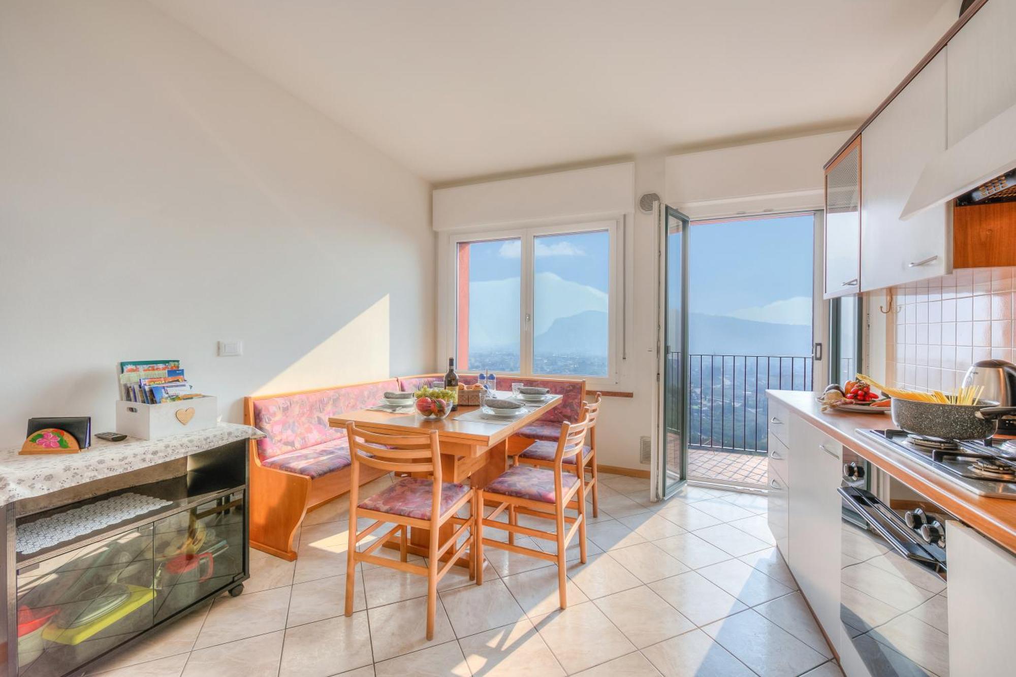 Lake View Dom-Us Apartment - Happy Rentals Riva del Garda Kültér fotó